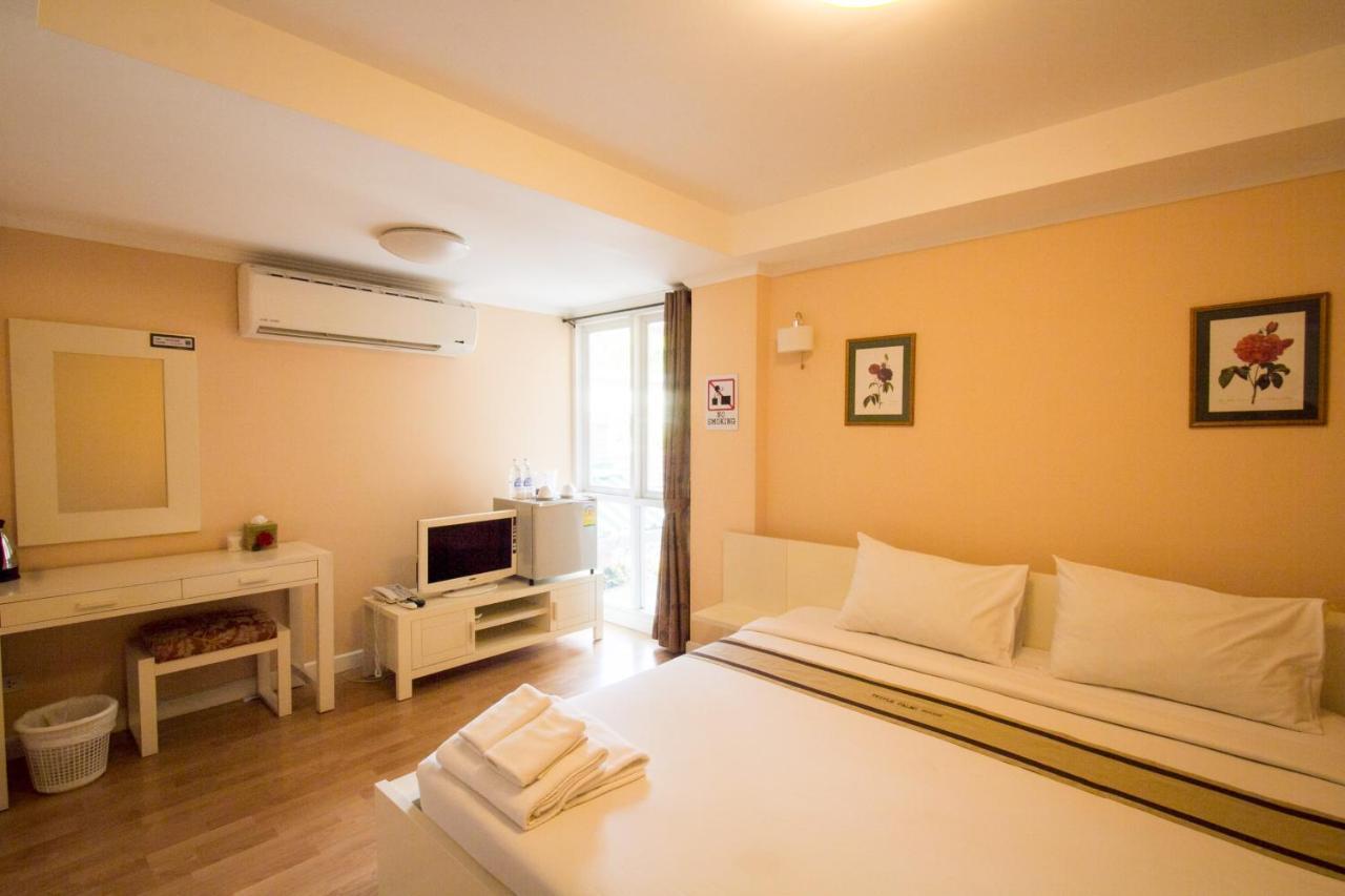 Triple Palms House 招待所 *