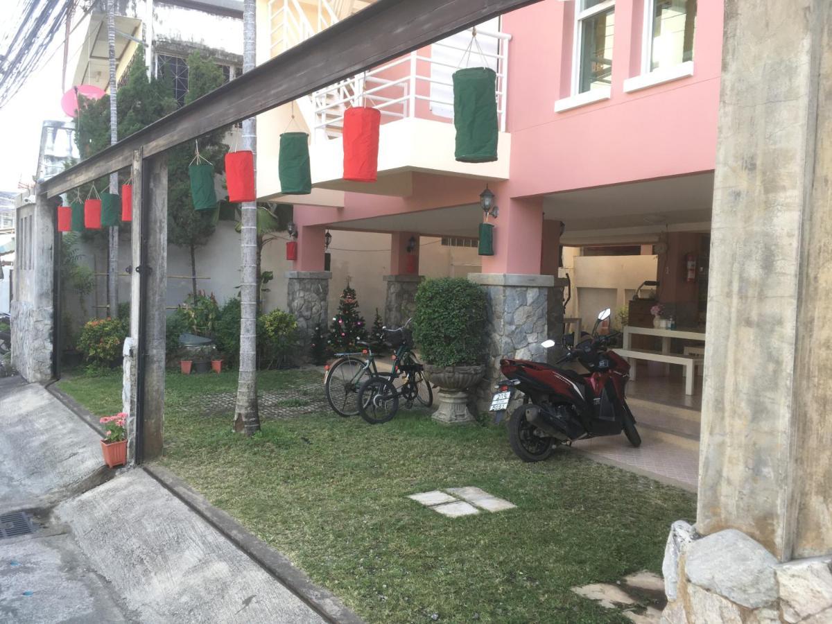 Triple Palms House 招待所