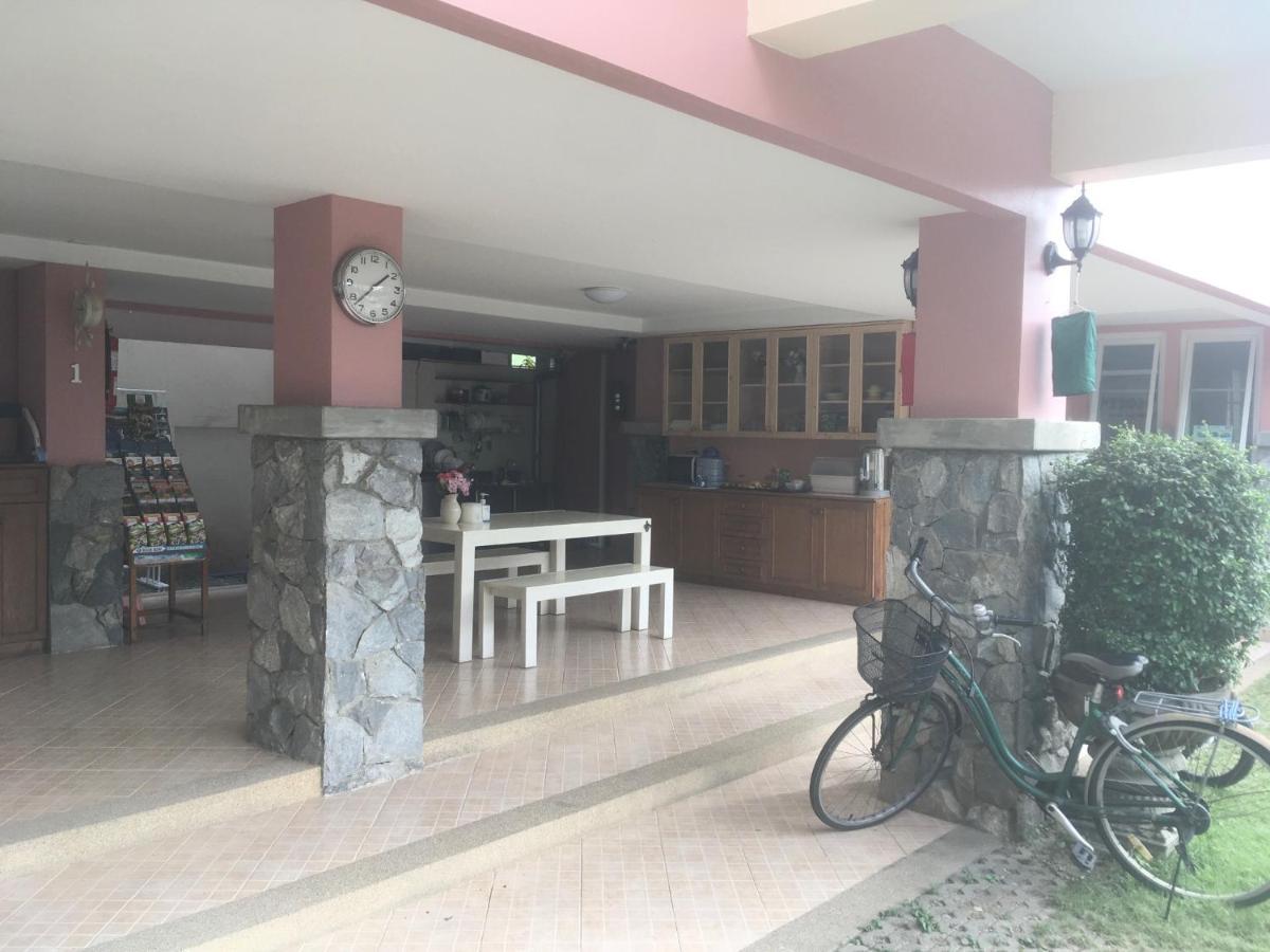 Triple Palms House 招待所